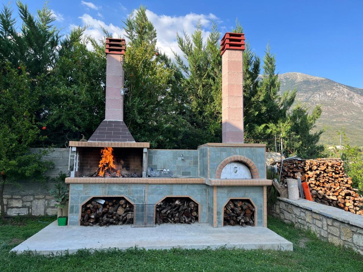 River Escape Villa - Private Beach, Scenic View & Bbq Tepelene Exterior foto